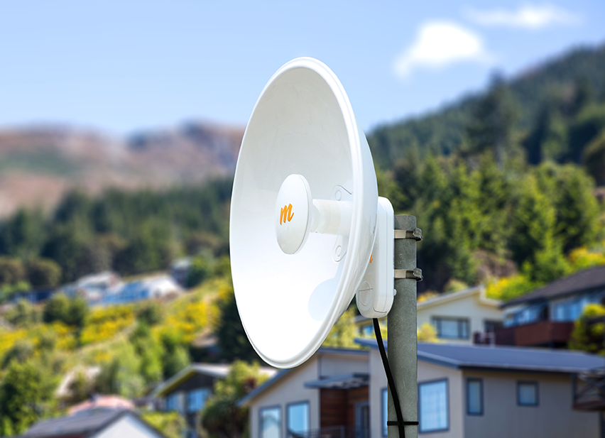 Antena Modular Dual Slant, 4.9 - 6.4 GHz, Dimensiones (16 cm), Apertura 45°, Ganancia de 16 dBi, Con rechazo al ruido, Diseñada para radio C5x