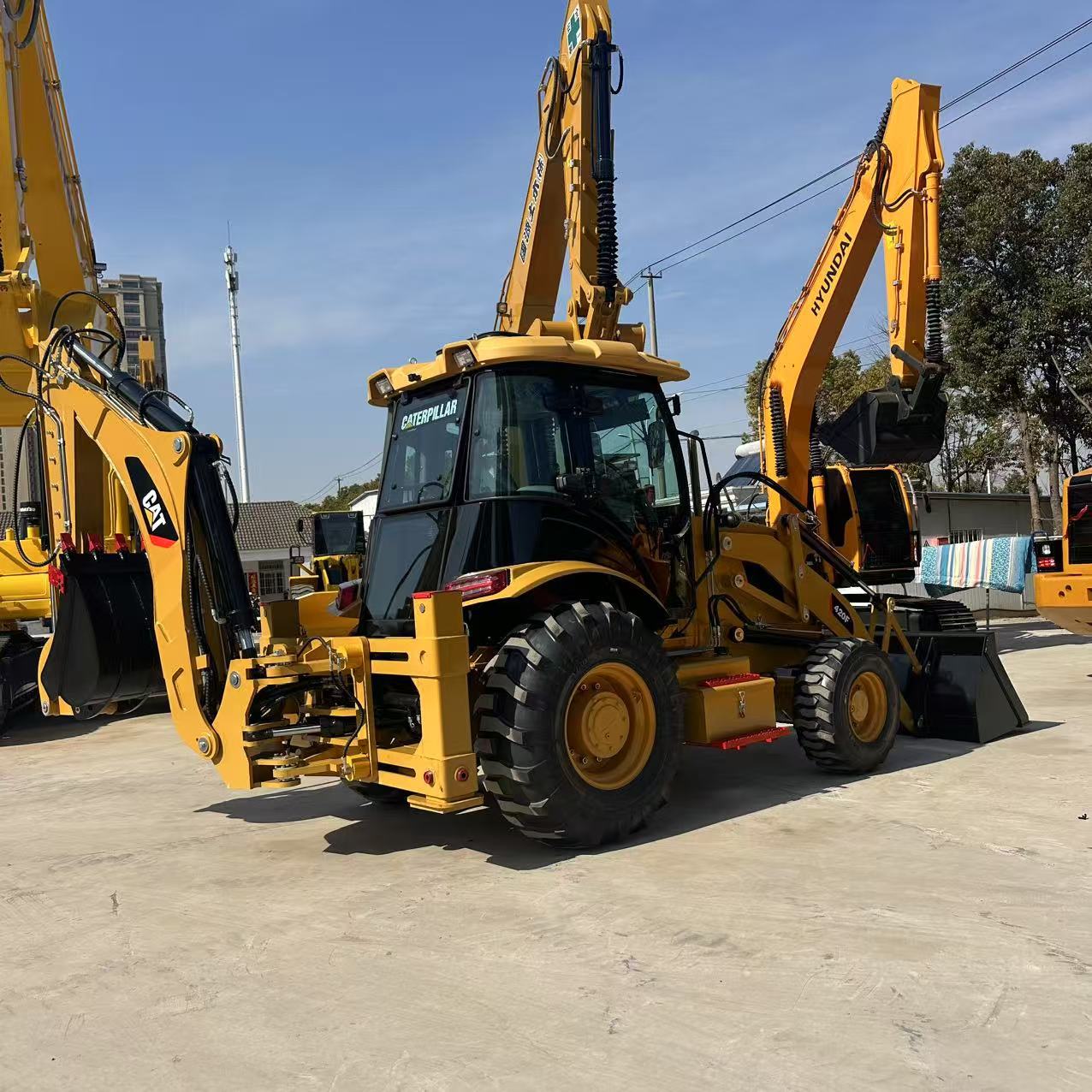 Retroexcavadora Cargadora CATERPILLAR CAT 420F seminueva al 90%
