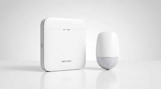 (AX PRO) KIT de Alarma AX PRO / Incluye: 1 Hub con batería de respaldo / 1 Sensor PIR / Wi-Fi / Compatible con Hik-Connect P2P
