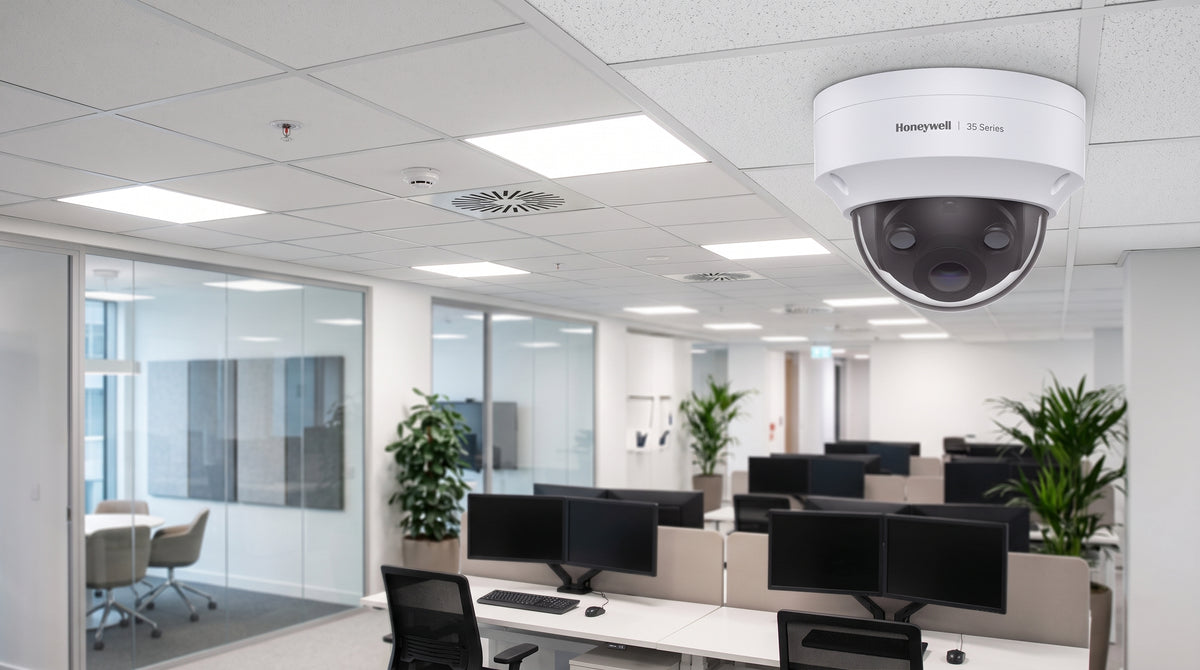 Cámara Domo IP / 3 MP / Lente Fijo 2.8 mm / WDR 120 dB / IR 40 m / IP66 IP67 IK10 / PoE / NDAA