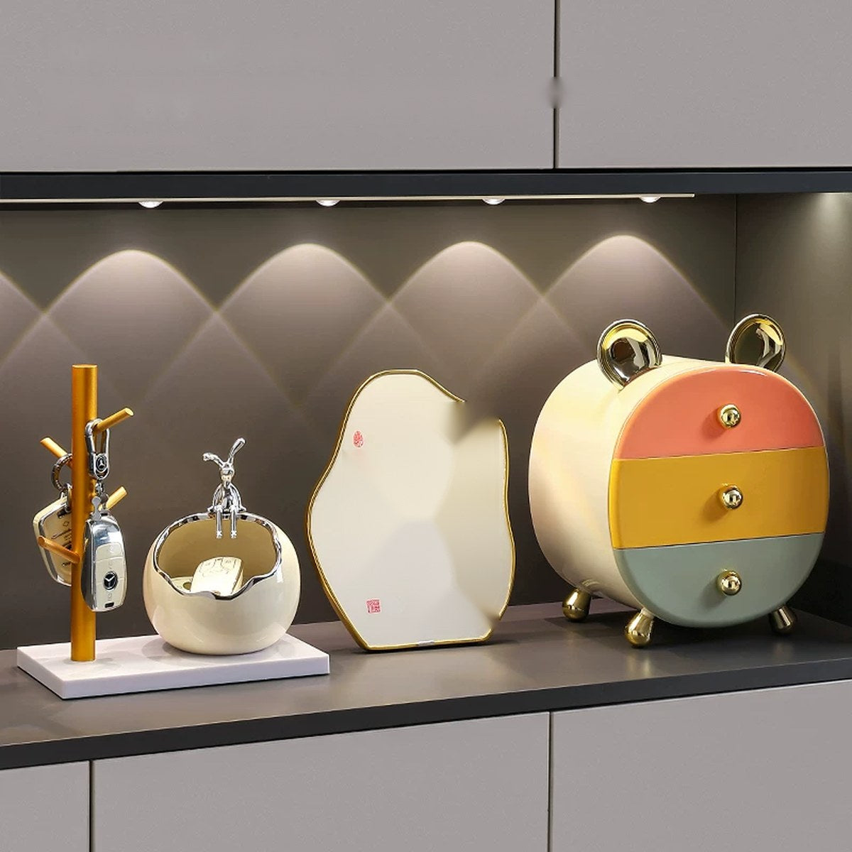 Organizadores decorativos para el recibidor: conejo u osito de cerámica, cajoneras y juegos