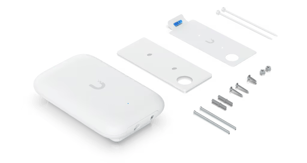 Access Point UniFi UK Ultra Navaja Suiza WiFi 5, MU-MIMO 2x2, instalación flexible, antena sectorial integrada, (2) conectores RP-SMA para antenas