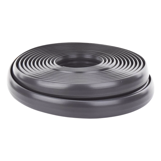 Canaleta flexible negra de PVC auto extinguible, para instalaciones eléctricas en piso ó zóclo (Rollo de 25mts.) (9300-05040)