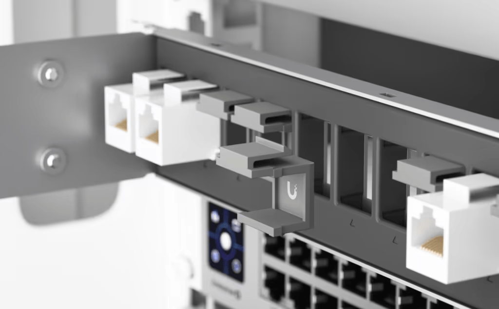 Insertos Ciegos Keystone para Cubrir Puertos No Utilizados en Patch Panel Blank de 24 Puertos, Instalación Snap-In, Paquete con 24 Piezas