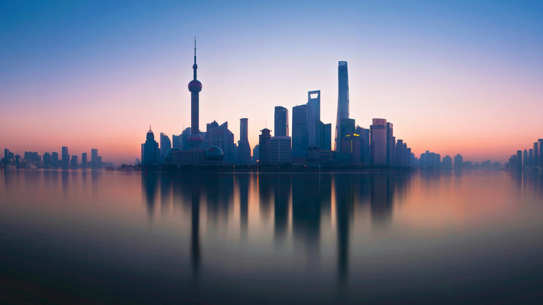 Rascacielos de Lujiazui, en Shanghái, junto al río Huangpu