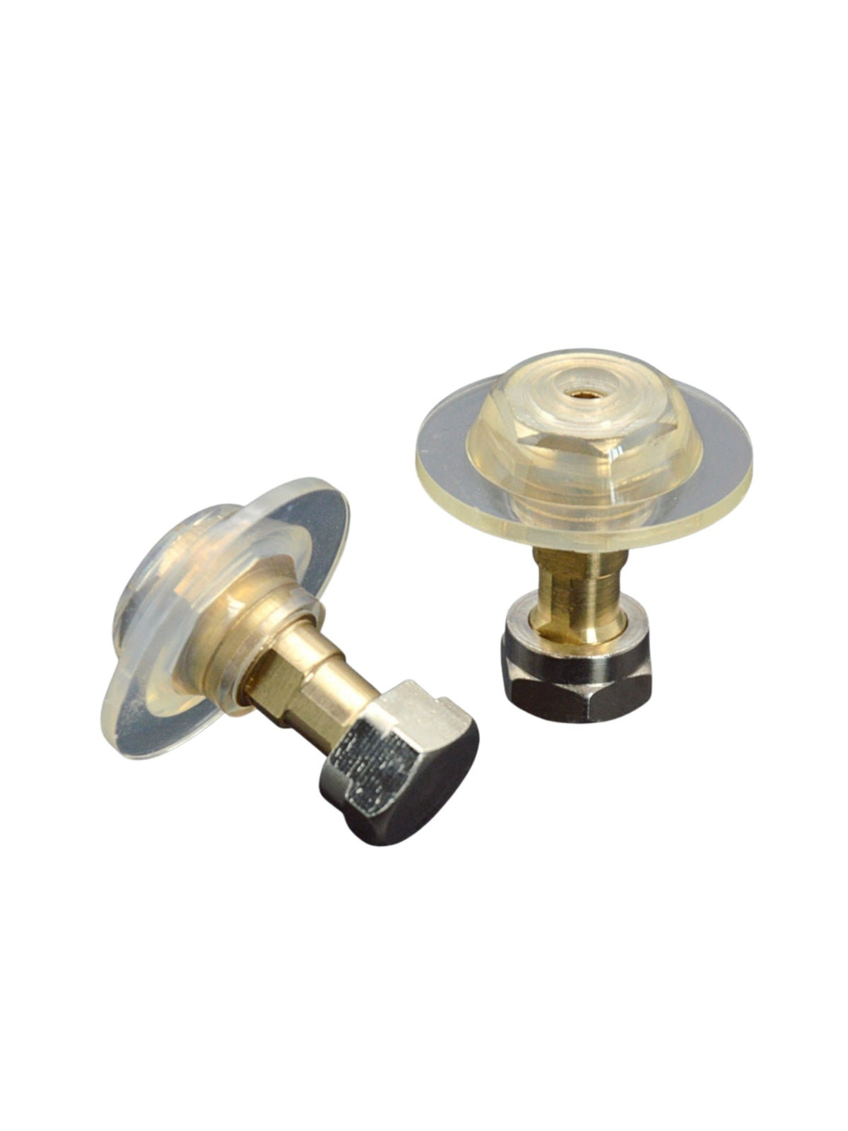 Boquilla de aire de cobre para inflado automático o manual de salvavidas, dos piezas en fondo blanco