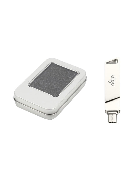 Memoria USB 3.2 doble puerto USB-A y USB-C de metal plateado con su estuche metálico, en fondo blanco