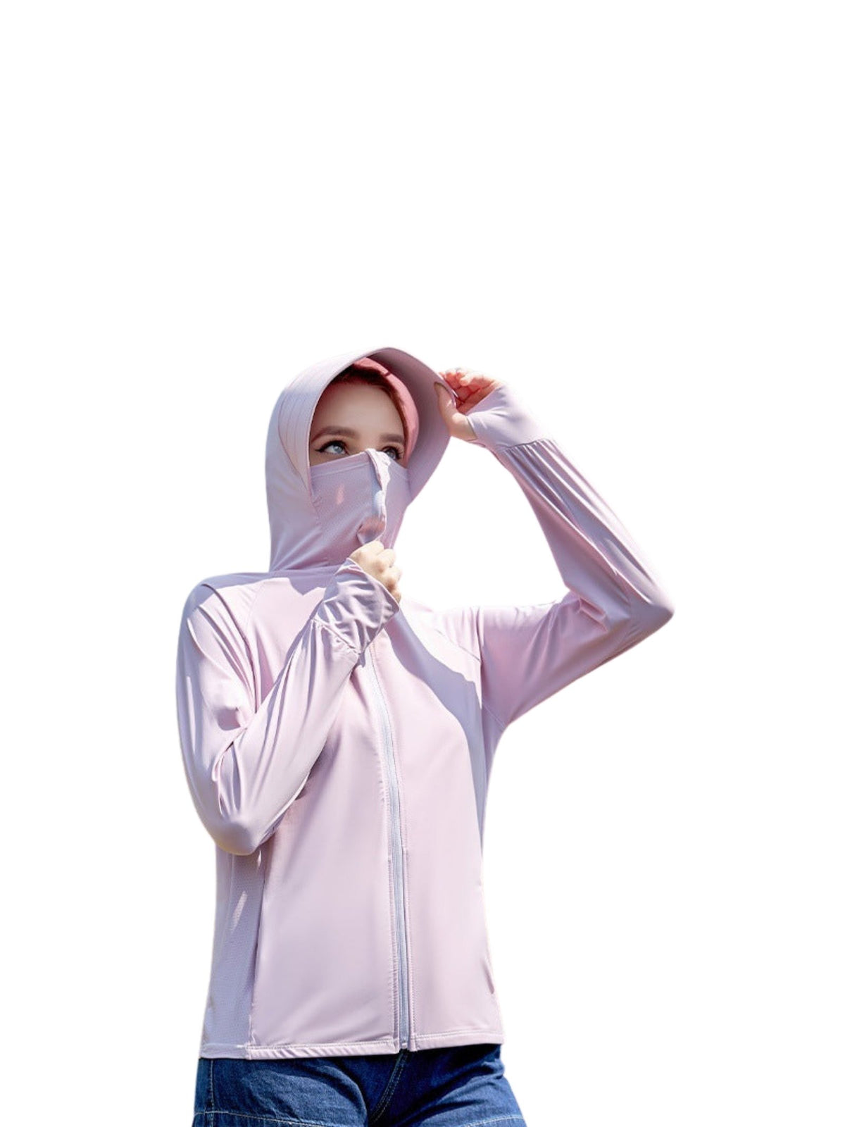 Chamarra ligera con capucha y protección solar UPF 50+ color lila puesta en una modelo, en fondo blanco
