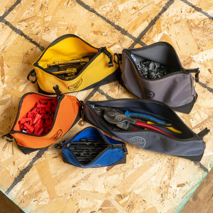 KIT 5 Bolsos Ultra Resistentes para Herramientas con Base y cierre Zipper, Colores: gris claro, amarillo, naranja, azul, gris oscuro. Todos con