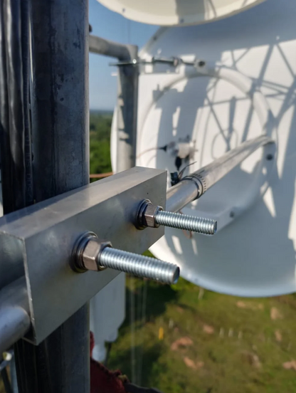 1 Antena Direccional de alto rendimiento / diámetro de 60 cm / 5.9-7.2 GHz / Ganancia 30 dBi / SLANT de 45 ° y 90 ° / Ideal para 30 km / Conector