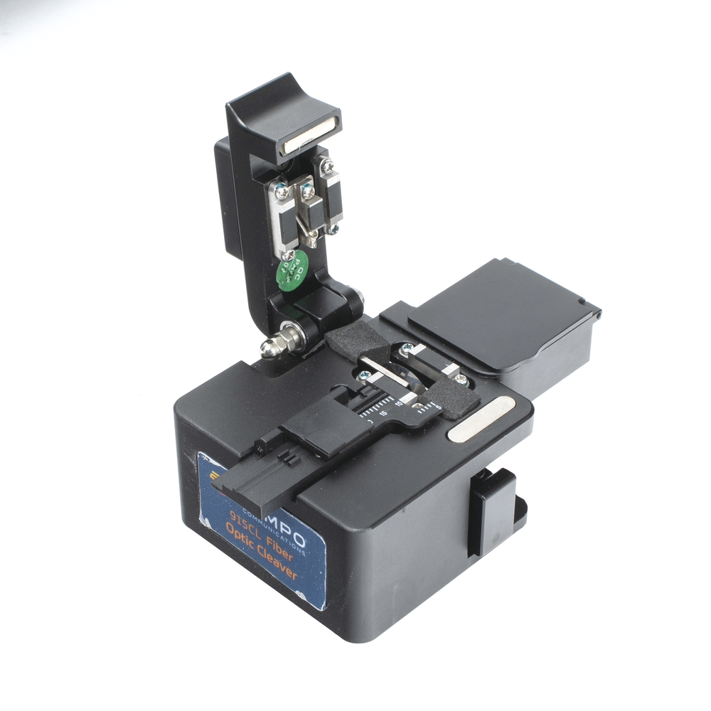 Fusionadora de Fibra Óptica de Alineación Activa por Revestimiento con 4 Motores con Pérdida Típica (SM); 0.02 dB (MM); 0.04 dB) con Pantalla Touch