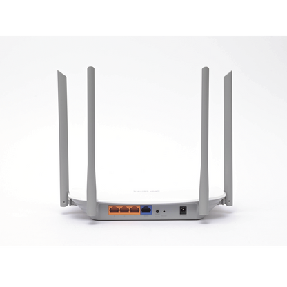 Router Inalámbrico ISP / Doble Banda AC1200 / 4 Antenas Externas / 3 Puertos LAN 10/100/1000 Mbps / 1 Puerto WAN 10/100/1000 Mbps / Compatible con