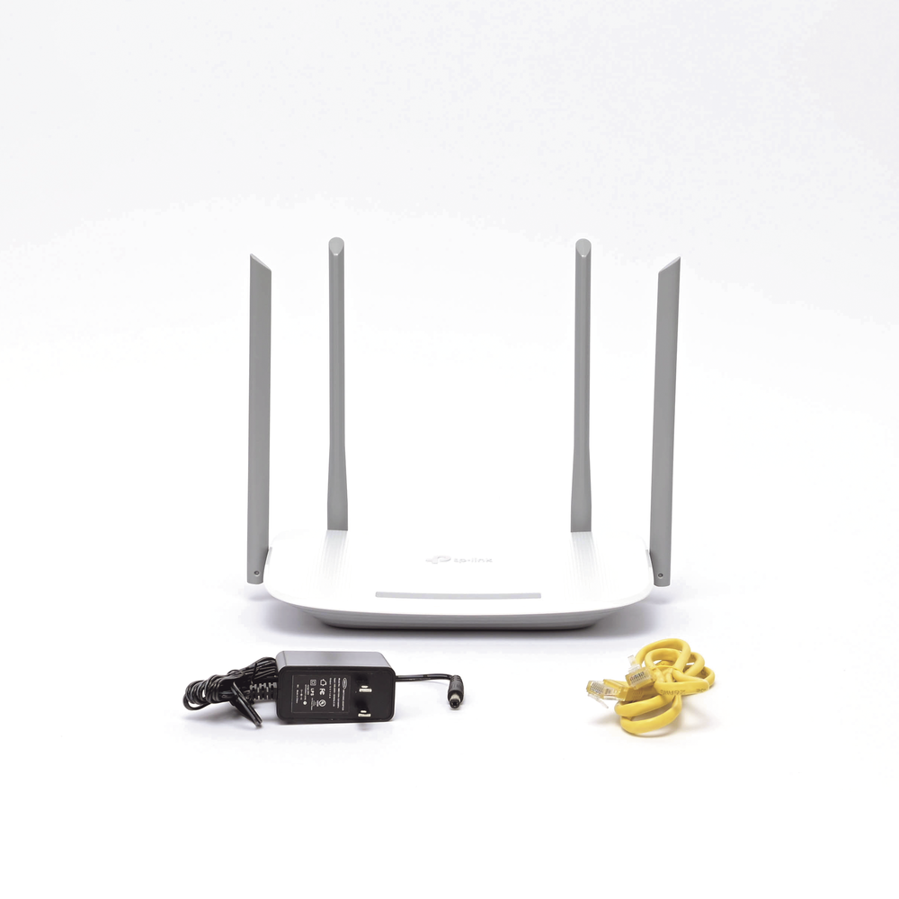 Router Inalámbrico ISP / Doble Banda AC1200 / 4 Antenas Externas / 3 Puertos LAN 10/100/1000 Mbps / 1 Puerto WAN 10/100/1000 Mbps / Compatible con