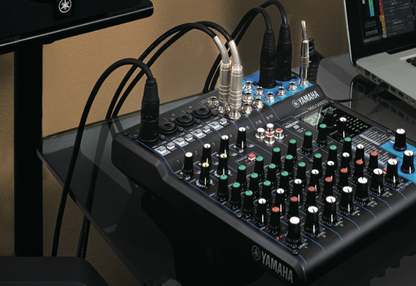 Mezcladora de Audio | 6 Canales | 2 entradas de micro/6 de línea (2 mono + 2 estéreo) | Efectos Integrados | Alimentación Phantom