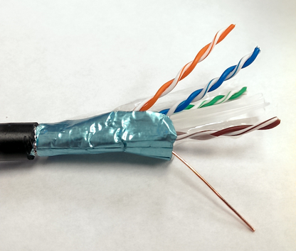 Bobina de Cable de 305 Metros (1000 Pies) Cat6+ Calibre 23 Exterior Blindado Tipo FTP para Climas Extremos, UL, Color Negro (Carrete Easy Pull)