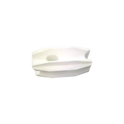 Aislador Blanco de Esquina para Cercos Eléctricos / 18 kV / Resinas Vírgenes / Resistencia 7.5-10.2 kg / Anti UV / 66 mm x 31.6 mm
