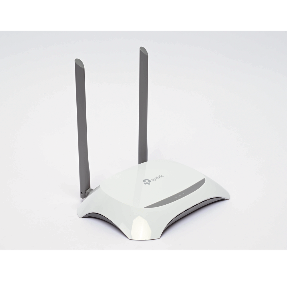 Router Inalámbrico WISP, 2.4 GHz, 300 Mbps, 2 antenas externas omnidireccional 5 dBi, 4 Puertos LAN 10/100 Mbps, 1 Puerto WAN 10/100 Mbps, control de