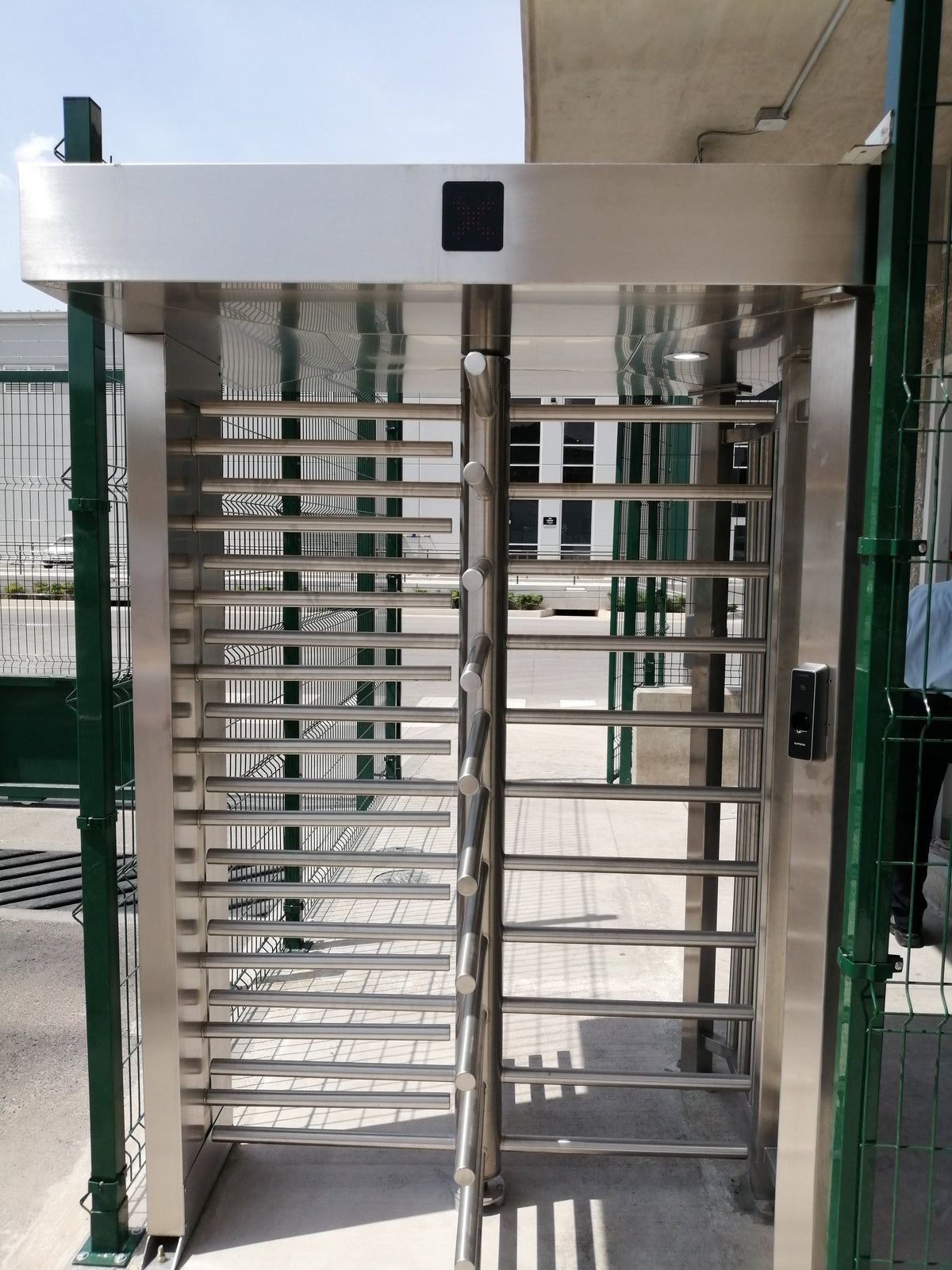 Torniquete Sencillo / Cuerpo Completo / Interior/Exterior / Acero Inoxidable /Acabado de Lujo / Alto Tráfico
