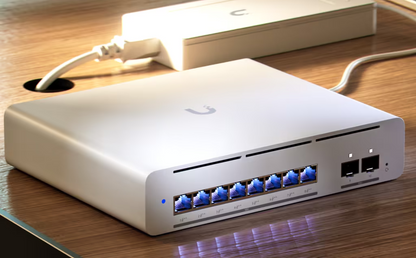 USW Pro XG 8 PoE Switch PoE++ Capa 3 Etherlighting™ de 8 Puertos 10GbE (Todos PoE++) y 2 Puertos SFP+ con Disponibilidad PoE de 155W