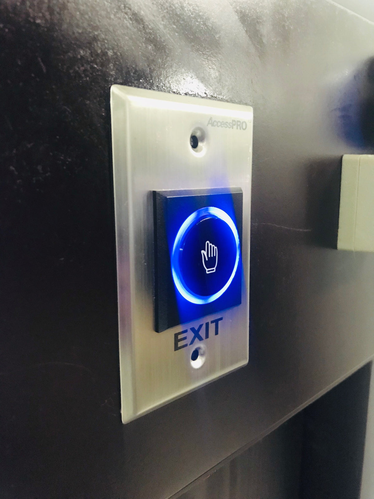 Botón de Salida sin Contacto con Control Remoto / Iluminación LED / Distancia de Detección Touch Ajustable