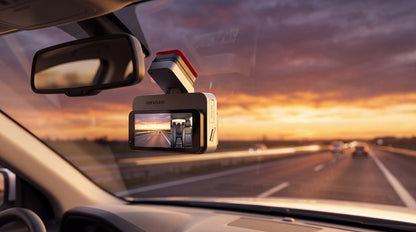 Dashcam de Doble Lente Hikvision AE-DC2328-C200S(2CH) / 2 Megapixel (1080p) Frontal e Interior / Gran Angular 128° / H.265 / Pantalla IPS 3" / WiFi