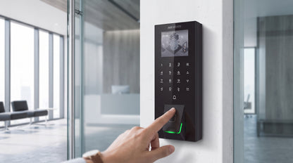 Terminal de Control de Acceso Biométrico / Huella Digital + Tarjeta M1 + PIN + Bluetooth / 5,000 Huellas y 150,000 Eventos / Pantalla LCD Táctil 2.4