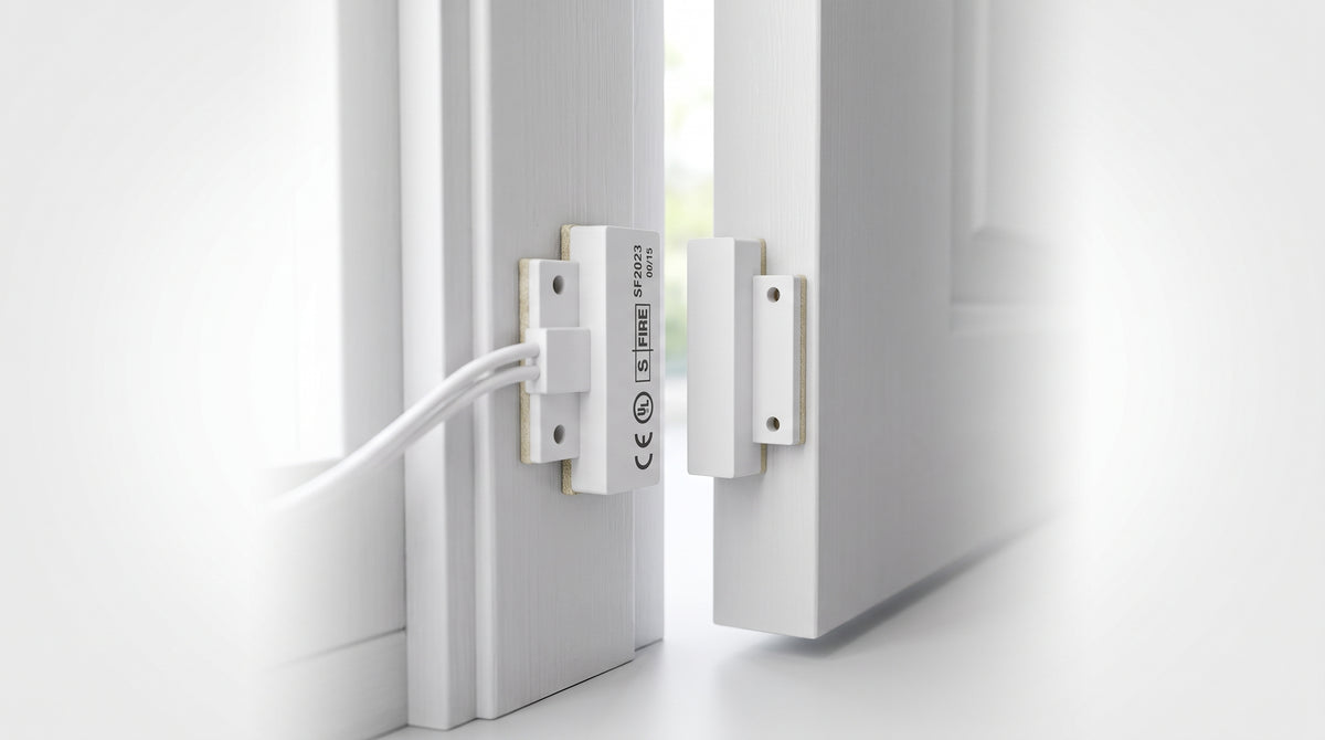Contacto Magnético Ultra Compacto / GAP 13 mm (0.51 in) / Reed Switch NC / 12 VCC / Puertas y Ventanas