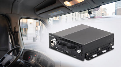 NVR Móvil Vehicular de 8 Canales / 4 PoE + 4 vía Switch / 2 Megapixel / H.265 / GPS + Sensor G / 2 Bahías HDD / RJ45 / Aluminio Industrial