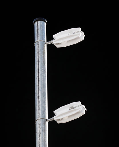 Aislador Blanco de Esquina para Cercos Eléctricos / 18 kV / Resinas Vírgenes / Resistencia 7.5-10.2 kg / Anti UV / 66 mm x 31.6 mm