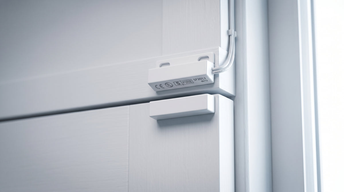 Contacto Magnético Ultra Compacto / GAP 29 mm (1.14 in) / Reed Switch NC / 12 VCC / Puertas y Ventanas