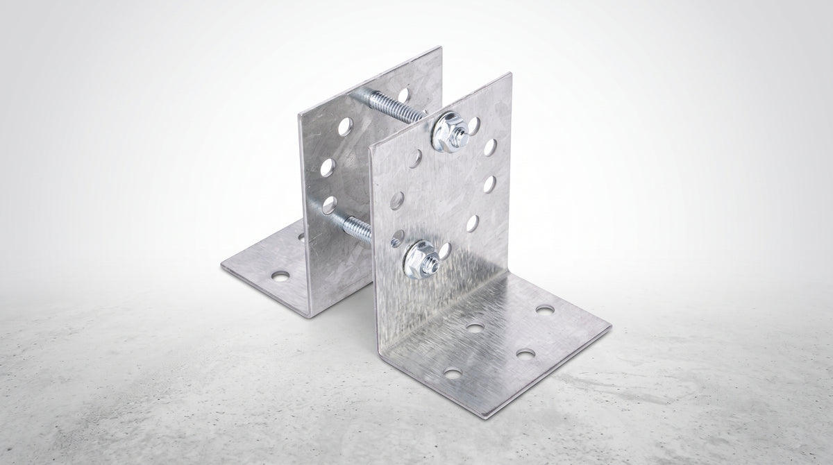 Base Multiposición para postes de paso o esquina / Acero Galvanizado Cal. 12 / 0.36 kg / Kit de Tornillería Incluido / Compatible con 7 Modelos