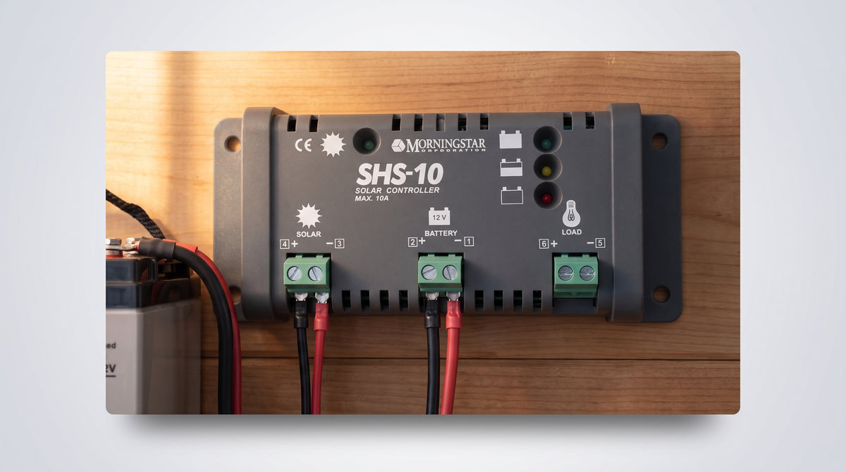 Controlador de Carga Solar PWM 10 A / 12 VCC / Desconexión Automática / IP22 / Protección Integral / Bajo Consumo 8 mA