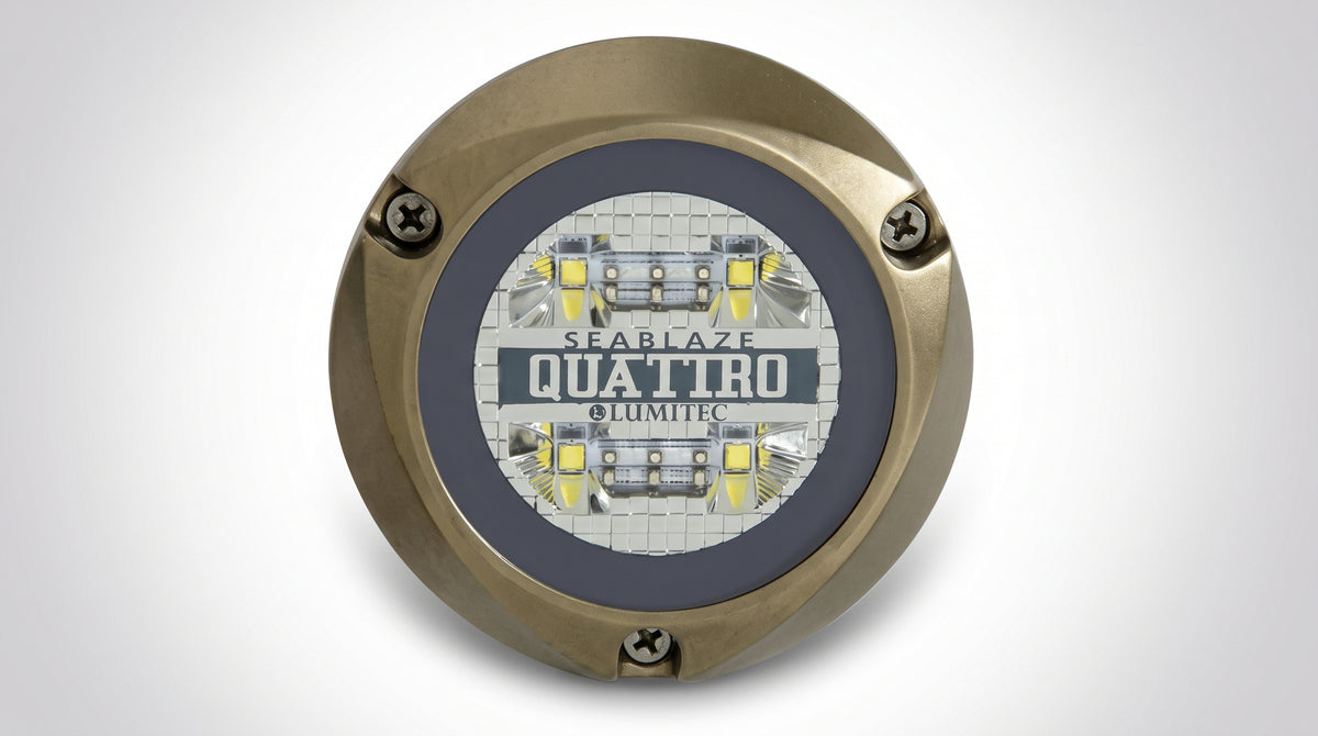 Luz led marina sumergible SeaBlaze Quattro, emite luz de color blanco y azul de 2000 lúmenes, fabricada en bronce naval con grado de protección IP68