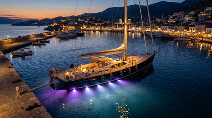 Luz led marina sumergible SeaBlaze Quattro, emite luz multicolor de 2000 lúmenes, fabricada en bronce naval con grado de protección IP68