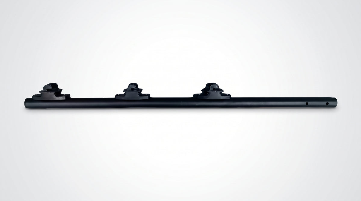 Poste de Paso / Tubo de Acero Galvanizado / Diámetro 1" / Longitud 75 cm / 3 Aisladores / Pintura Negra / Peso 0.5 KG