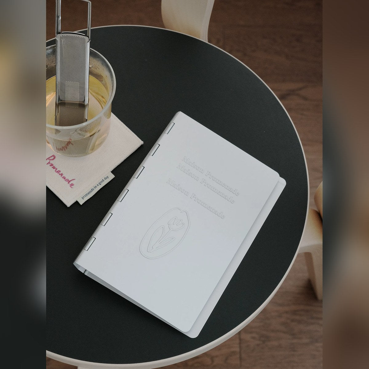 Carpeta de anillas A6 de aluminio con tulipán grabado (6 anillos, recargable)