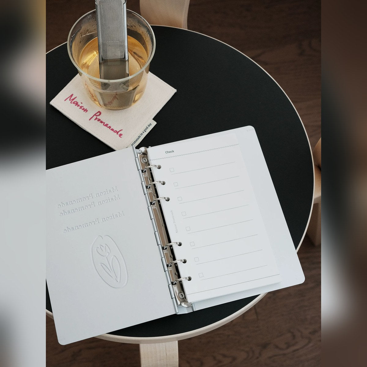 Carpeta de anillas A6 de aluminio con tulipán grabado (6 anillos, recargable)