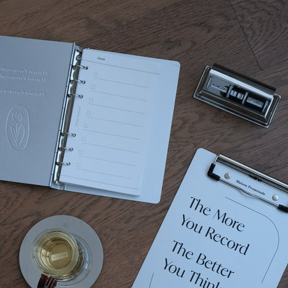 Carpeta de anillas A6 de aluminio con tulipán grabado (6 anillos, recargable)