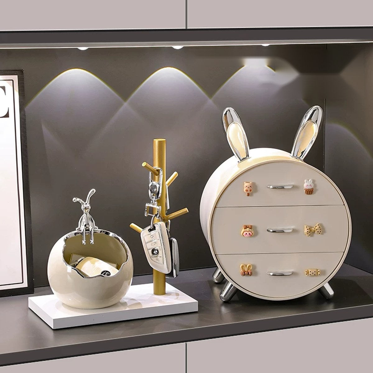 Organizadores decorativos para el recibidor: conejo u osito de cerámica, cajoneras y juegos