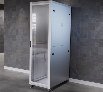UACC Rack Cabinet 42U (600 × 1000 mm) – Gabinete de Piso Totalmente Ensamblado con Ventiladores Integrados, Paneles Removibles, Ruedas con Seguro y