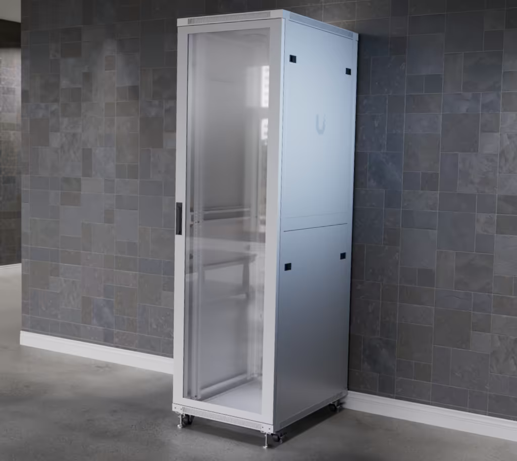 UACC Rack Cabinet 42U (600 × 800 mm) – Gabinete de Piso Totalmente Ensamblado con Ventiladores Integrados, Paneles Removibles, Ruedas con Seguro y