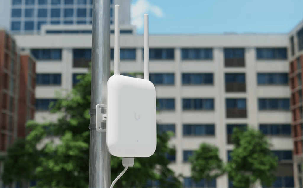 U7 Pro Outdoor WiFi 7 Doble Banda para Exteriores IP67, Antena Direccional Integrada, Cobertura de hasta 465 m² y Capacidad para 300 Usuarios