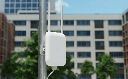 U7 Pro Outdoor WiFi 7 Doble Banda para Exteriores IP67, Antena Direccional Integrada, Cobertura de hasta 465 m² y Capacidad para 300 Usuarios