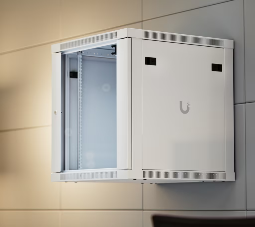 UACC Rack Cabinet 12U (598 x 600 mm) - Gabinete Cerrado para Montaje en Pared con Puerta Frontal de Vidrio Templado, Totalmente Ensamblado con