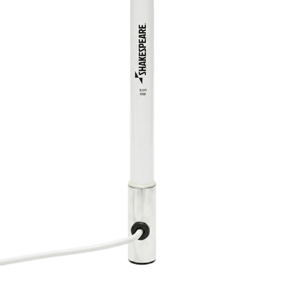 Antena Marina VHF SHAKESPEARE 5101 / Fibra de Vidrio / 6 dB / 50 W / Cable RG-58 4.5 m (15 ft) / Soporte Latón Cromado / 2.4 m (7.9 ft)