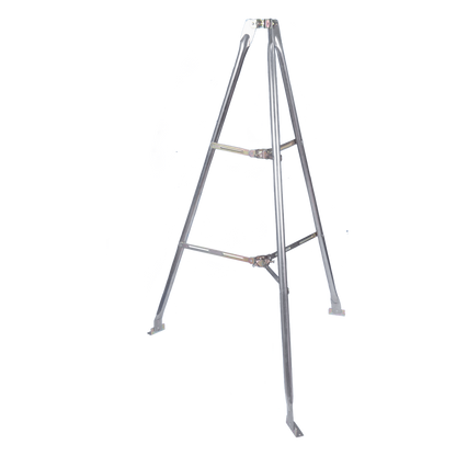 Montaje de tripie para exterior, altura total del tripie 1.52 m. Compatible con mástiles de hasta 3 m de largo 1 1/4 a 2" de diámetro
