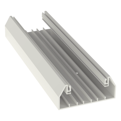 Base para canaleta T-70, de PVC rígido, con orificios perforados para montaje, 103.3 x 44.9 x 2400 mm, Color Blanco Mate