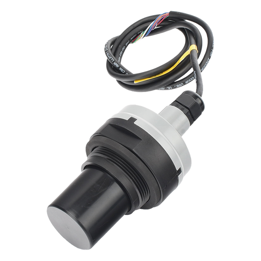 Sensor de nivel ultrasónico sin contacto, alcance de 5.5 m (18 ft), salida 4-20 mA y 4 relés SPST programables, IP68