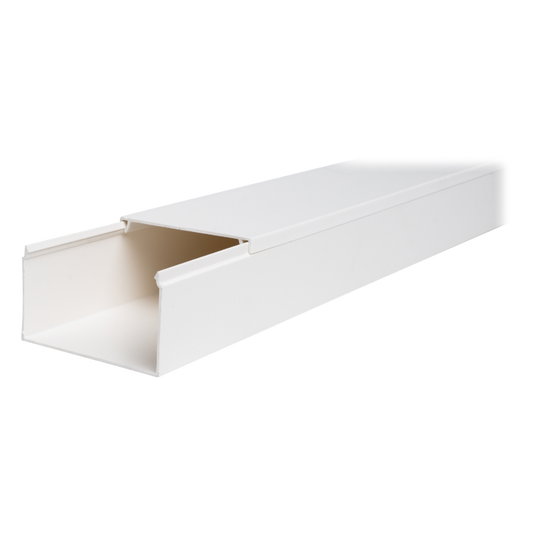 Canaleta TMK-4577 en PVC Blanco Autoextinguible: Solución Segura y Estética para Entornos Interiores, con Gran Capacidad de Resguardo de Cables