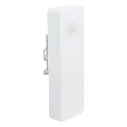 Suscriptor ePMP Force 130 MIMO 2x2 / 28 dBm de potencia / Mejor desempeño en zonas altamente ruidosas / 5150-5970 MHz / Distancia de 3 km en PTMP